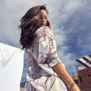 On the picture you can see the oversized blouse España for women made in Cusco Peru by moonatics conceptstore.